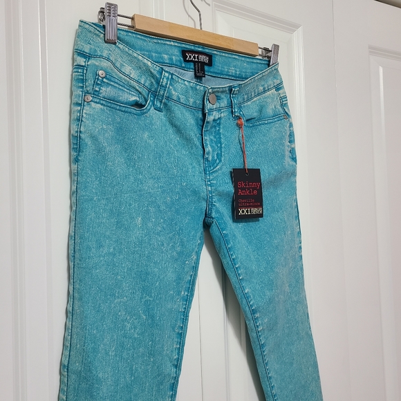 New! F21 Premium Denim - Picture 2 of 9